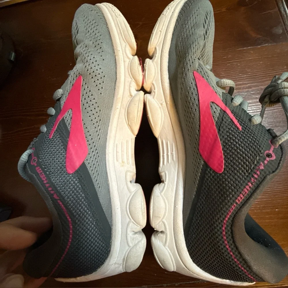 Brooks Anthem Grey Pink Size 7‎ Running Shoes Athletic